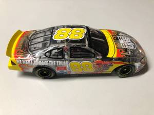 lot 1070 image: New In Box Dale Jarrett 124 Diecast Car #88  UPS 2001 Taurus 1 of 6,792 Race the Truck