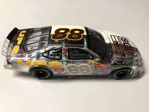 lot 1071 image: New In Box Dale Jarrett 124 Diecast Car #88  UPS 2001 Taurus 1 of 3,504