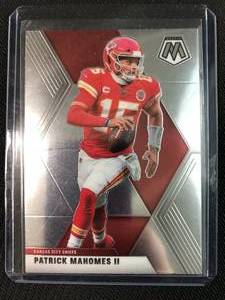 lot 1033 image: 2020 Panini Mosaic Patrick Mahomes Kansas City Chiefs Football Card