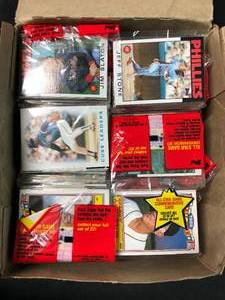 lot 1203 image: Lot of 1986 Topps Rack Packs In Original Box