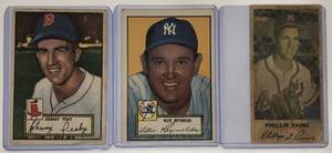 lot 1024 image: Two Original 1952 Topps Baseball Cards & 1950s Johnson Cookies Braves Baseball Card