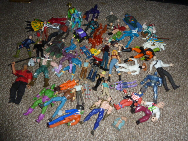 lot 328 image: LARGE LOT OF ACTION FIGURES