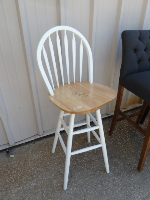 lot 410 image: WHITE WOOD SWIVELING BARSTOOL