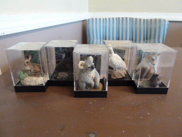 lot 434 image: LOT OF 5 MINIATURE ANIMAL FIGURES IN CASES