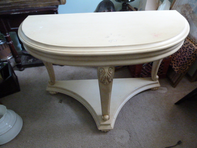 lot 425 image: ENTRY TABLE...has a crack on one leg...see pics