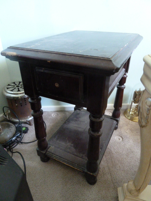 lot 423 image: NIGHTSTAND...Chalk paint me