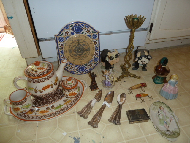 lot 513 image: LOT OF RANDOM GOODIES