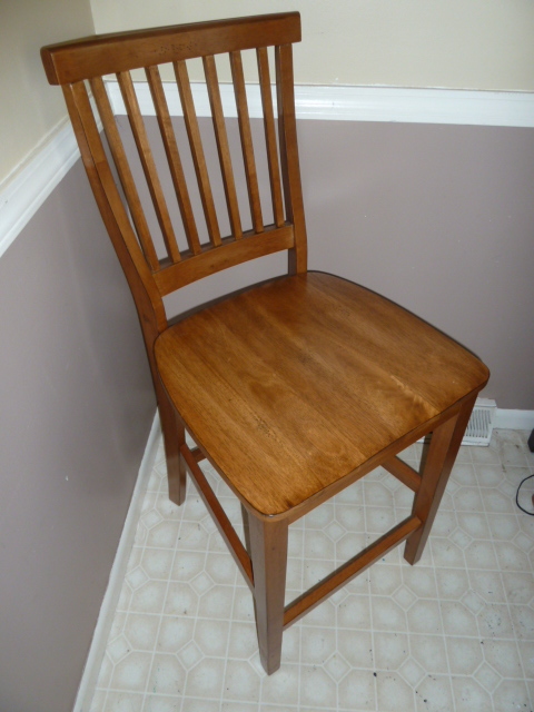 lot 526 image: BRAND NEW  WOODEN BARSTOOL