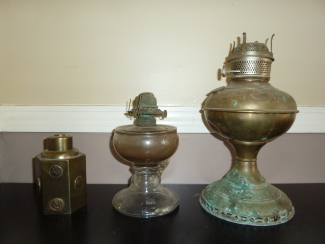 lot 657 image: PAIR OF Oil Lamps & Brass Jar