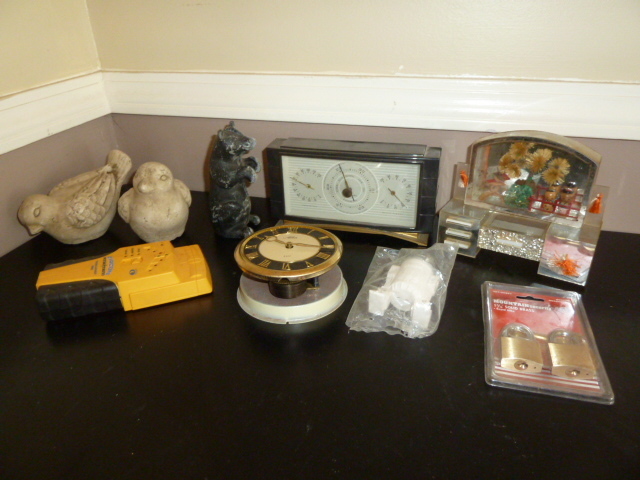 lot 656 image: RANDOM LOT...R2-D2, CAST IRON BEAR etc...