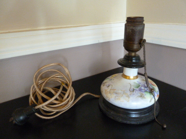 lot 654 image: OLD HAND PAINTED LAMP
