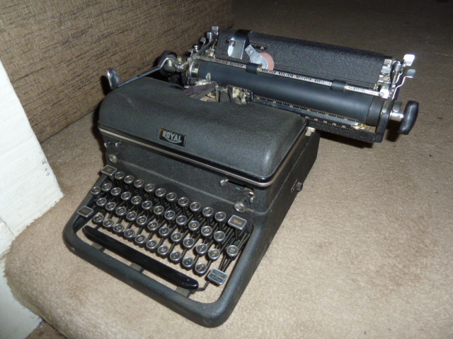 lot 781 image: Royal TYPEWRITER...very cool
