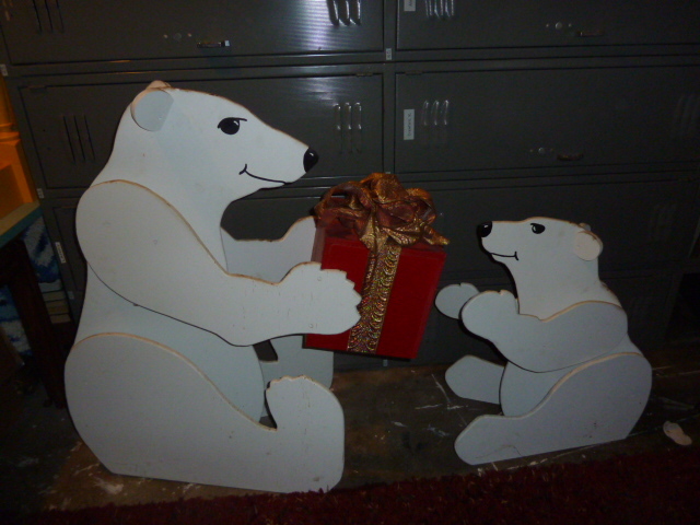 lot 768 image: PAIR OF LARGE WOODEN POLAR BEARS