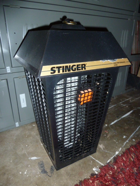 lot 767 image: LARGE STINGER bug zapper...works great