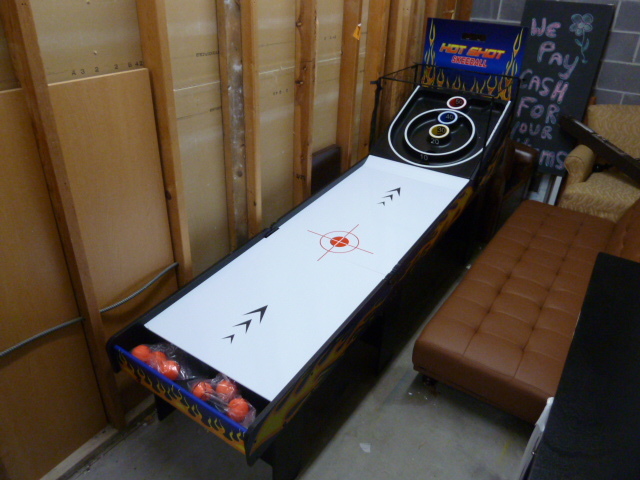 lot 1 image: BRAND NEW HOT SHOT SKEEBALL TABLE....so awesome...THIS ITEM WILL BE PICKED UP  180 NW OLDHAM PARKWAY, Lees Summit, MO 64081