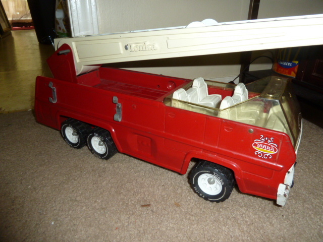 lot 3 image: METAL TONKA FIRETRUCK