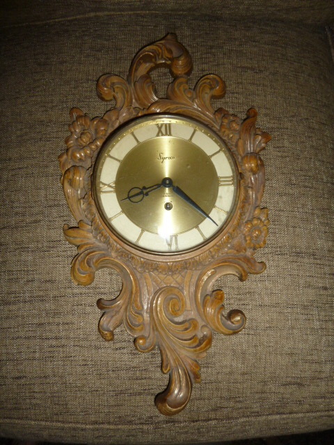 lot 685 image: Syroco Wall clock unknown working condition