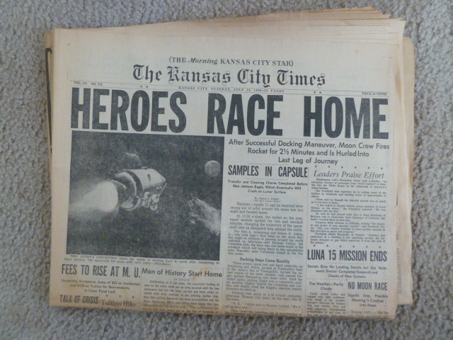 lot 260 image: 1969 APOLLO 11 Newspaper  HEROES RACE HOME