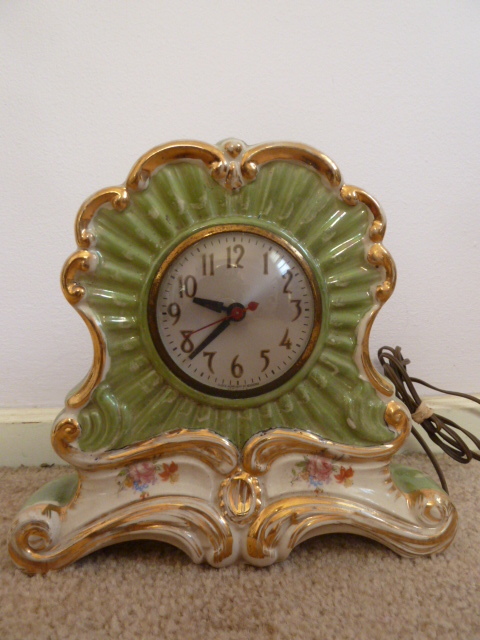 lot 240 image: VERY COOL GREEN MANTLE CLOCK - ELECTRIC