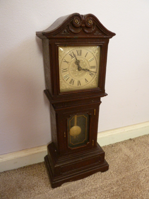 lot 232 image: VERY COOL ELECTRIC CLOCK