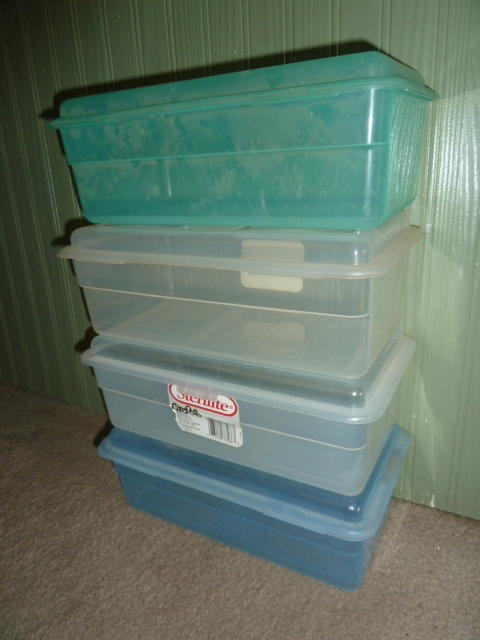 lot 229 image: LOT OF 4 TOTES with LIDS