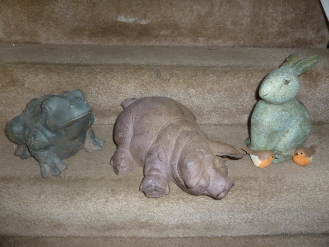lot 228 image: PIG, FROG, BUNNY YARD ART