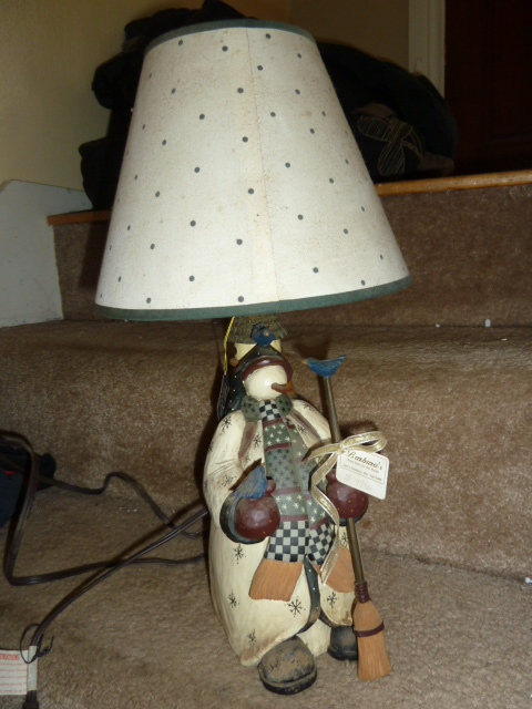 lot 221 image: VERY NICE SNOWMAN LAMP.  Still has the tags on it.  RETAILS FOR $ 78.00