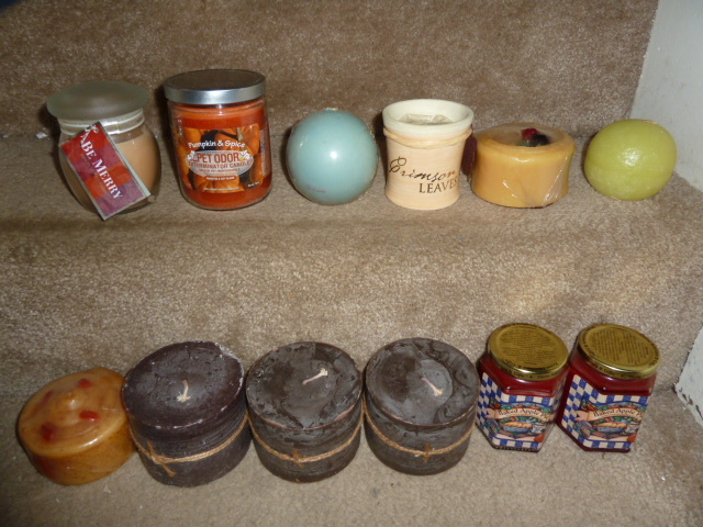 lot 219 image: LOT OF CANDLES