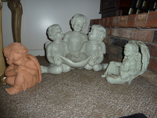 lot 215 image: LOT OF CHERUBS YARD ART
