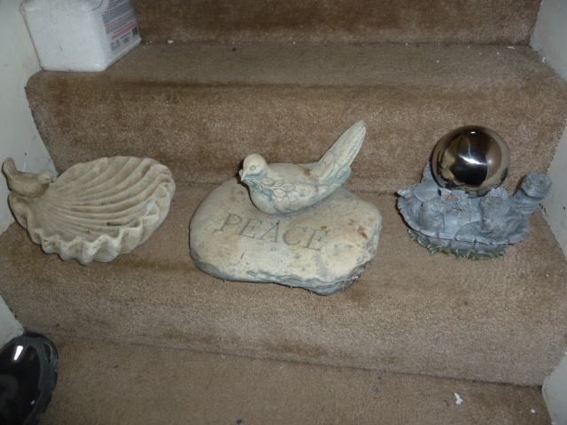 lot 214 image: LOT OF YARD ART