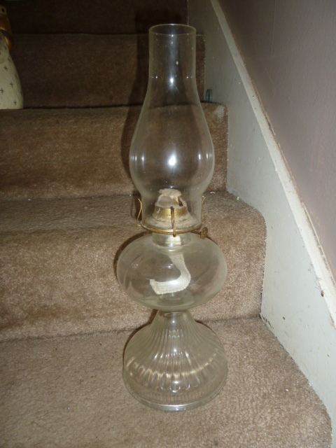 lot 213 image: VERY NICE OIL LAMP