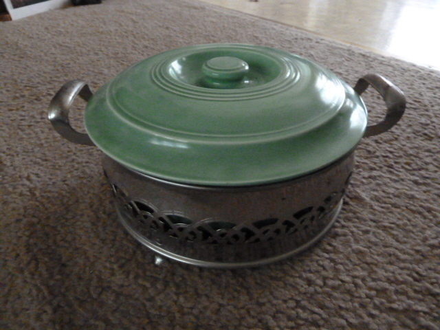 lot 206 image: FIESTA BOWL WITH LID ON A STAND - a couple knicks