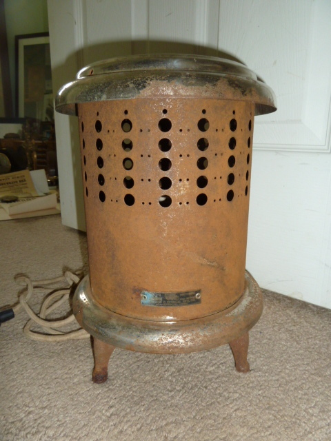 lot 280 image: OLD METAL HEATER - IT WORKS