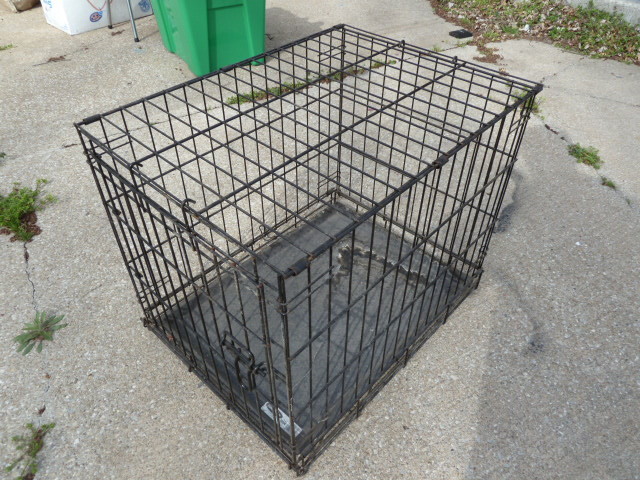 lot 276 image: LARGE DOG KENNEL