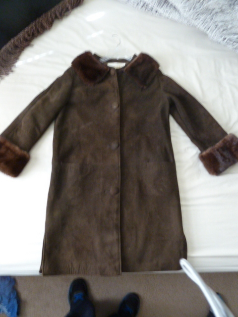 lot 267 image: VINTAGE WOMENS COAT
