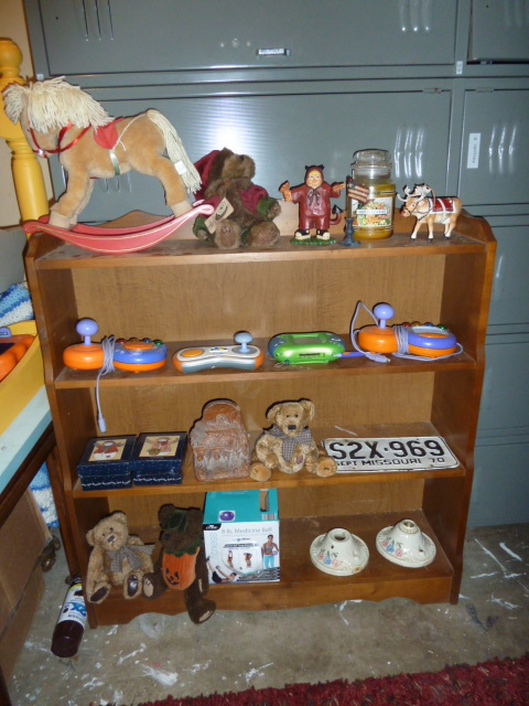 lot 292 image: SOLID WOOD BOOKCASE & CONTENTS