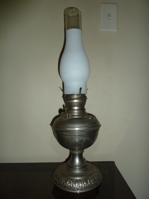 lot 288 image: OIL LAMP WITH WHITE FLUTE