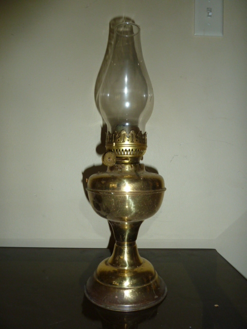 lot 287 image: BRASS OIL LAMP