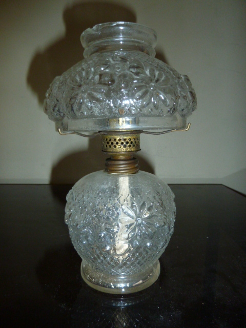 lot 286 image: VERY COOL GLASS OIL LAMP