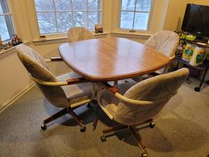 lot 300 image: Douglas Furniture Veneer Top Kitchen Table - 4 Chairs on Casters