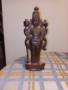 lot 2052 image: Nice Small Vintage Wooden Carved Tribal Royalty Statue