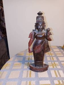 lot 2053 image: Nice Small Vintage Carved Wooden Tribal Statue