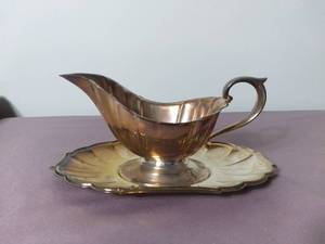 lot 2122 image: Gorham Heritage Silver Plated Gravy Bowl with Serving Dish