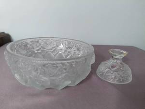 lot 2129 image: Frosted Glass Etched Crystal Bowl with Stand and Raised Rose Detailing - Stand Broken Off, Needs Some TLC
