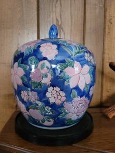 lot 3004 image: Oriental Hand Painted Ginger Jar