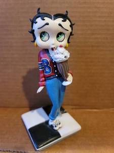 lot 3022 image: Danbury Mint - Betty Boop Campus Cutie - Figurine
