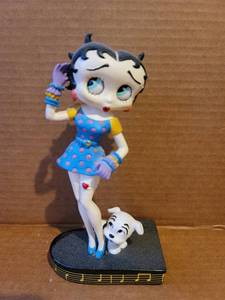 lot 3024 image: Betty Sings the Blues Betty Boop Figurine