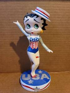 lot 3028 image: Star Spangled Betty Figurine