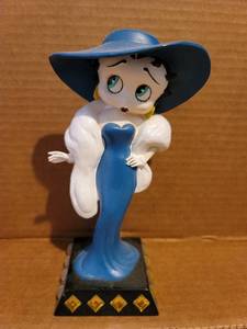 lot 3033 image: Glamor Girl Betty Boop Figurine