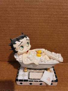 lot 3034 image: Bathing Betty Betty Boop Figurine